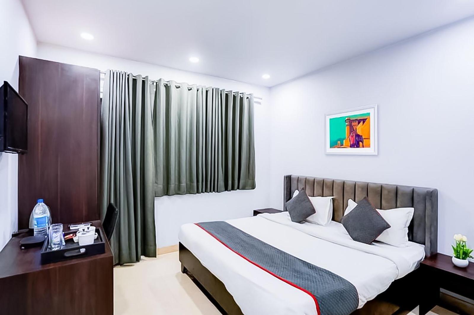 Family Rooms Inn - Shalimarbagh New Delhi Exterior foto